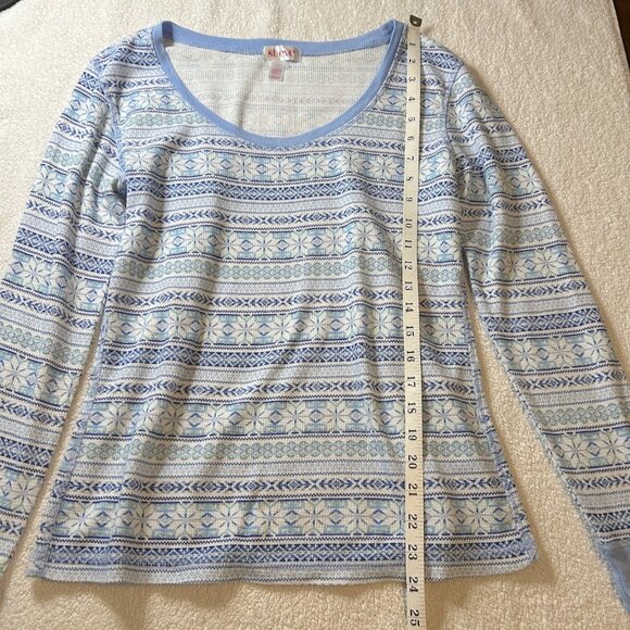 St. Eve pajama top - blue/white w snowflake pattern - Picture 7 of 7
